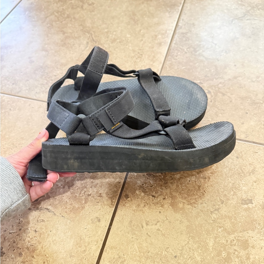 Tevas - Picture 2 of 4
